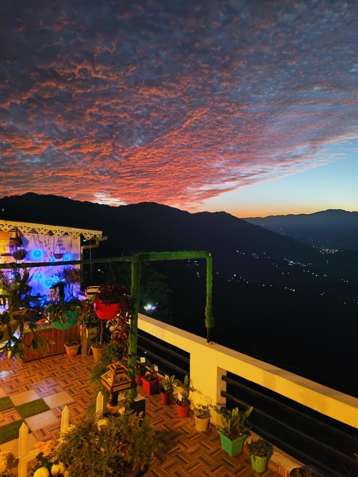 The Sunset Nest Offbeat Homestay Νταρτζίλινγκ Εξωτερικό φωτογραφία